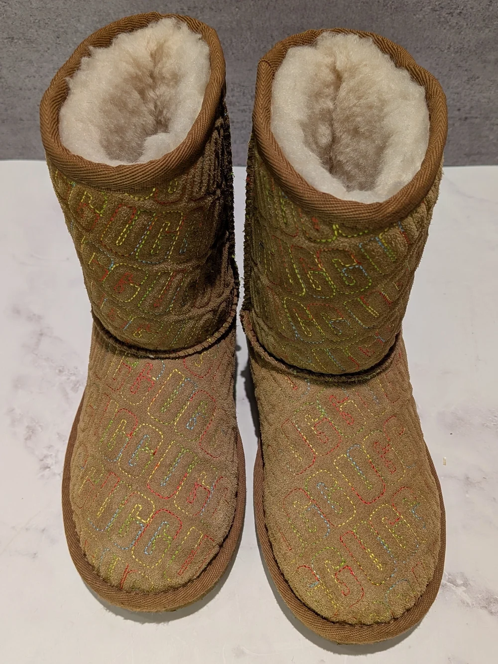 Ugg Boots Rainbow Stitch Classic II Short Suede Chestnut Tan Women's Size 13